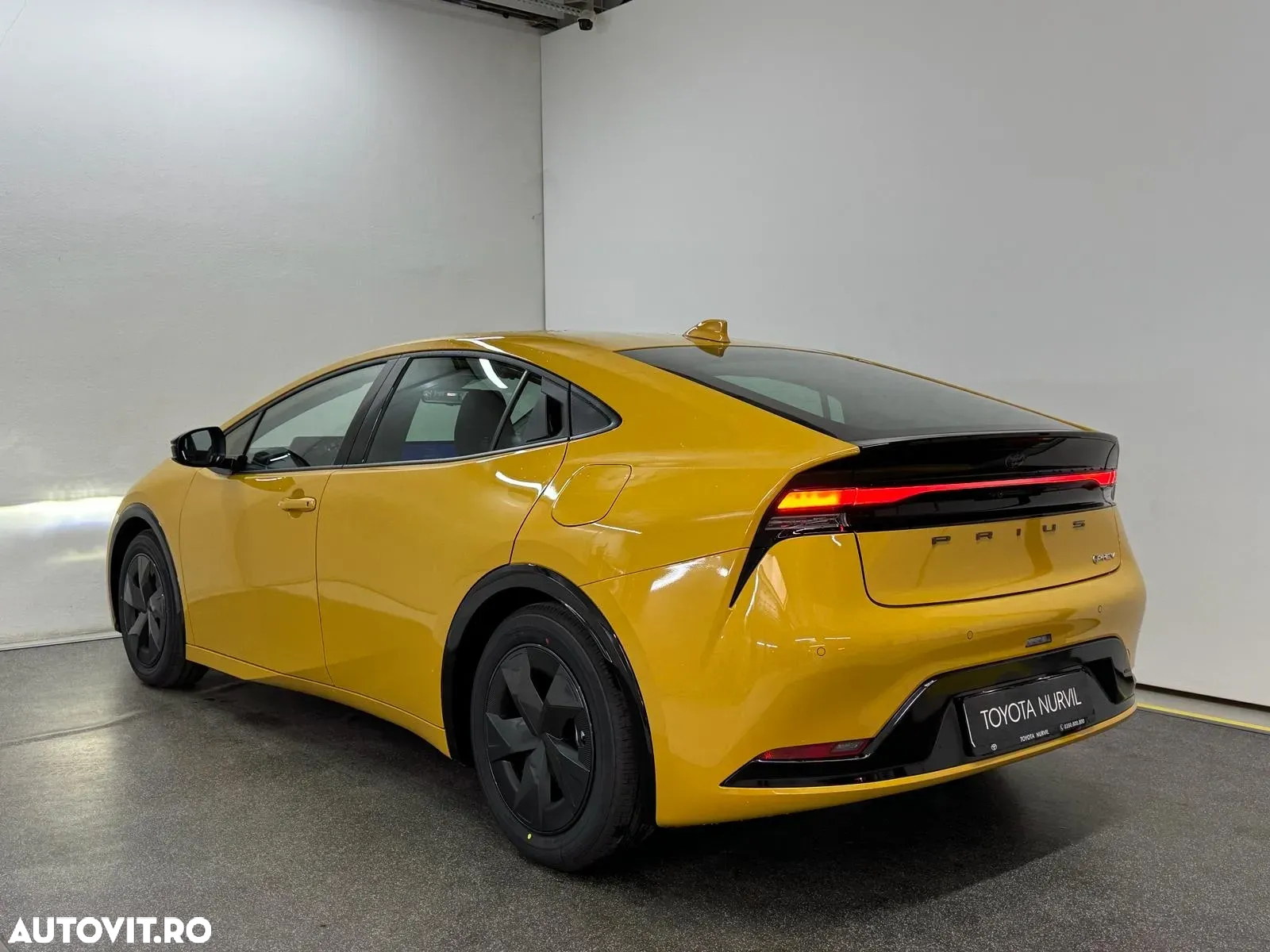 Toyota Prius 2.0 FWD PHEV Dynamic - 4