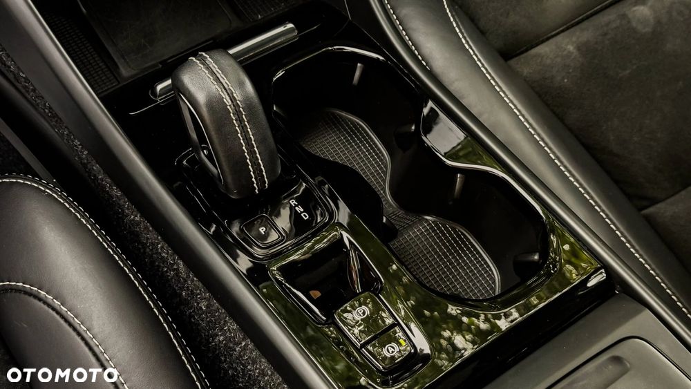 Volvo XC 40 T5 AWD Geartronic R-Design - 27