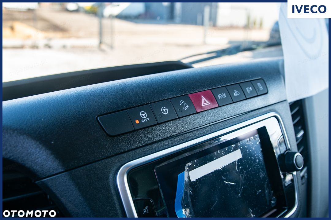Iveco Daily 50C18 Hi-Matic Kontener 8EP + Winda 3.0 180KM - 22