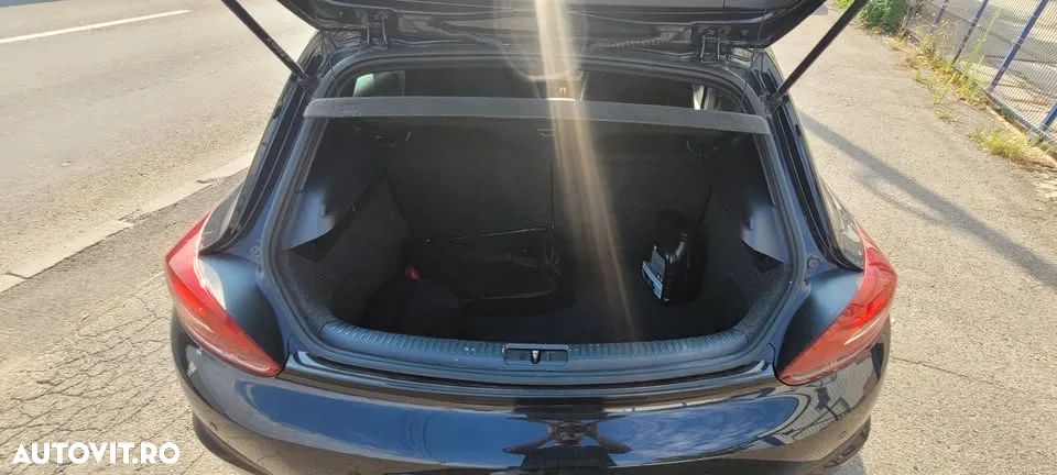 Volkswagen Scirocco 2.0 TDI DPF DSG - 5