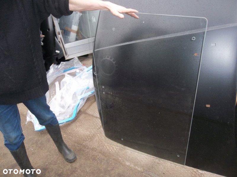 Szyba Claas Renault PRZEDNIA TYLNA 1235X1160X755 - 1