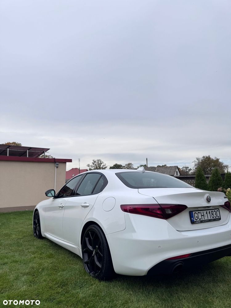 Alfa Romeo Giulia 2020 photo 3