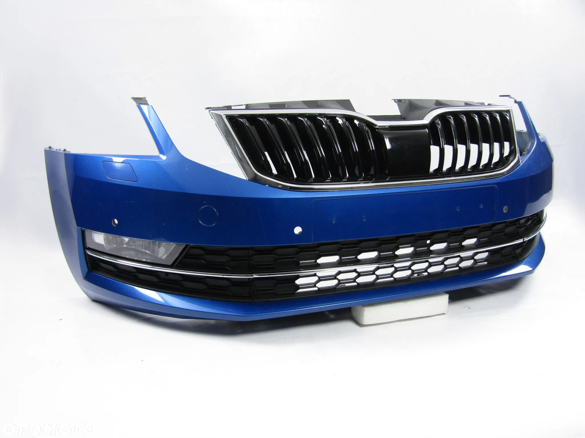 Zderzak przedni Skoda Octavia 3 17 - 20 Sprysk. / Pdc-4 LF5W - 17