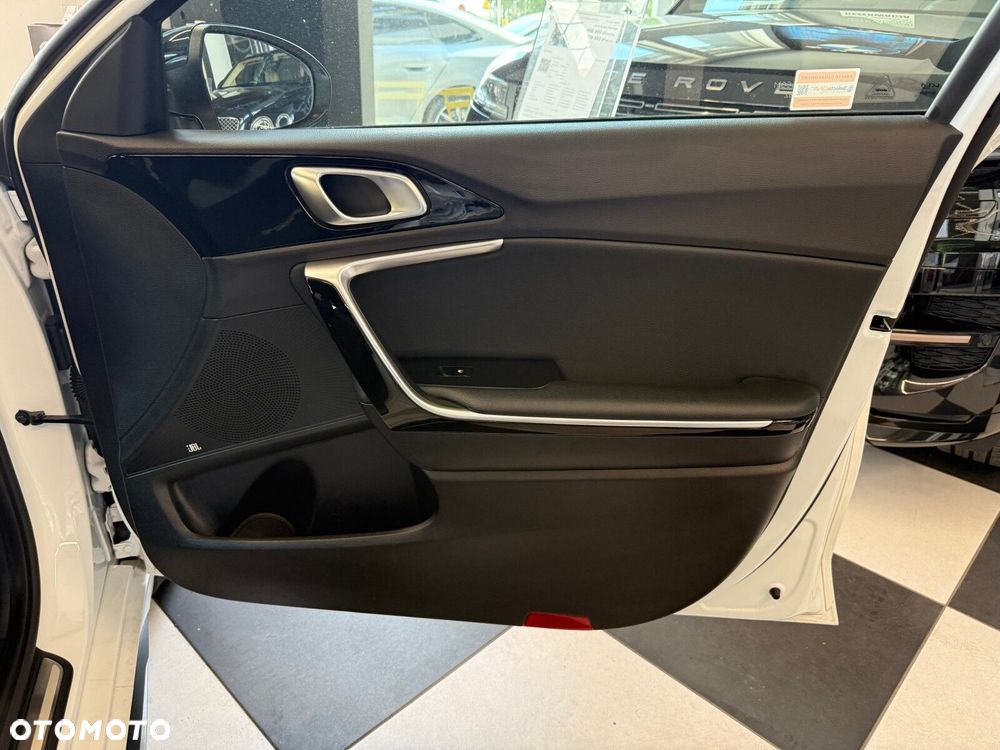 Kia ProCeed - 15