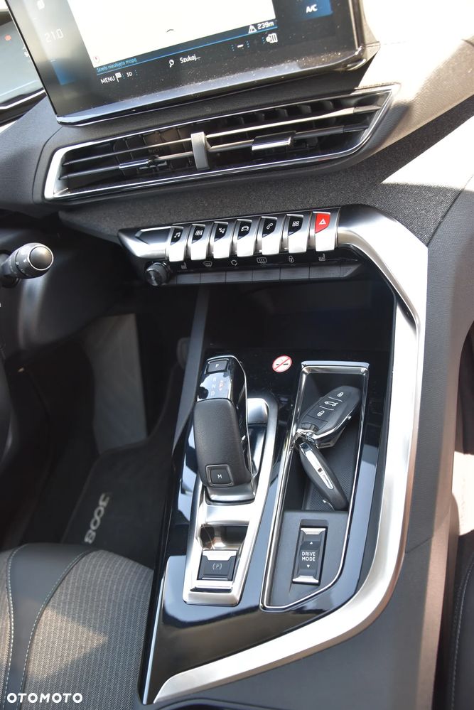 Peugeot 3008 BlueHDi 130 Stop & Start EAT8 Allure Pack - 23