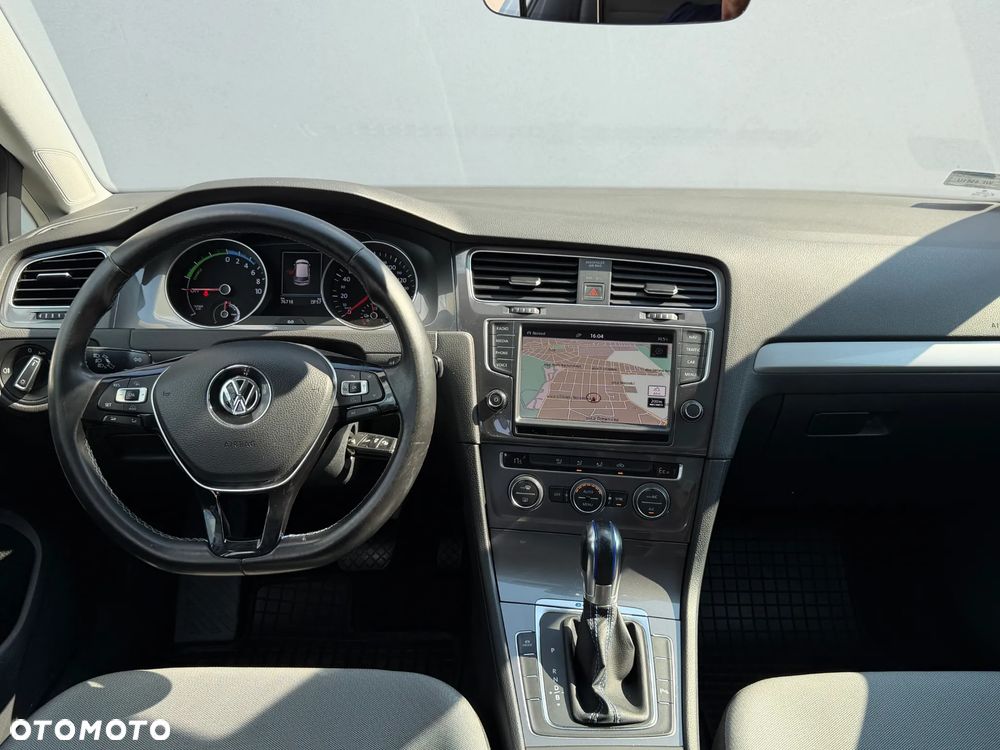 Volkswagen Golf e-Golf - 13