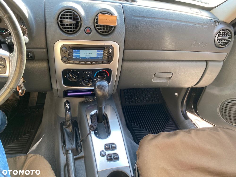 Jeep Cherokee - 15