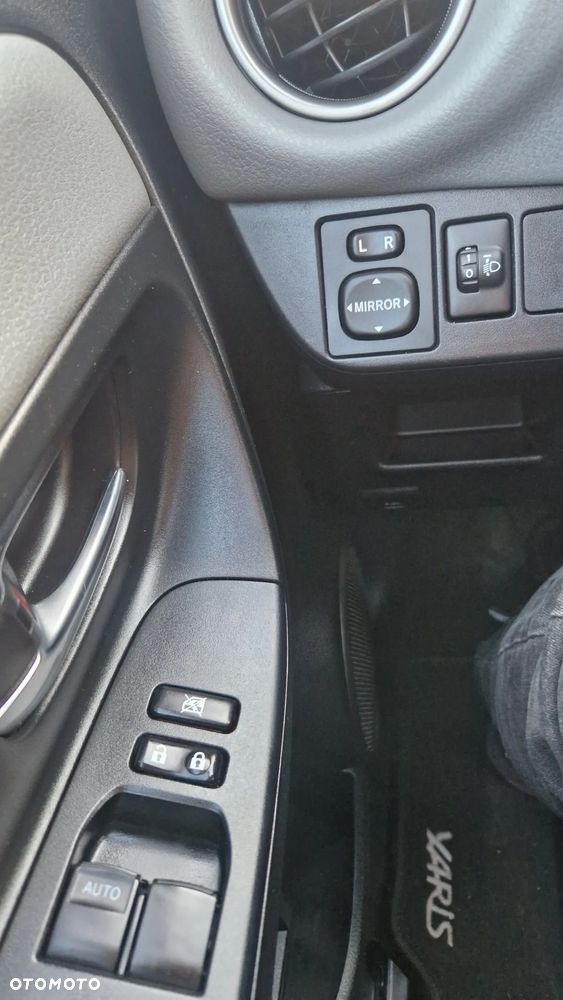 Toyota Yaris 1.5 VVT-i Lounge - 16