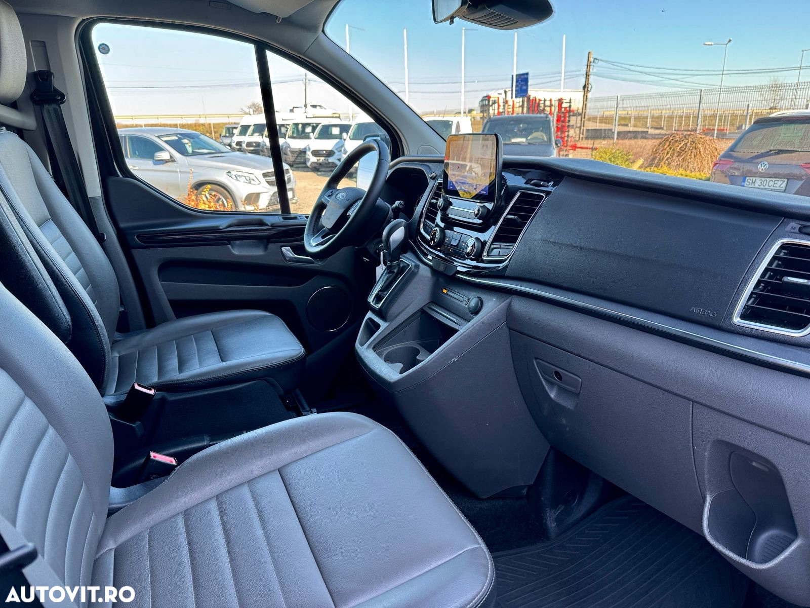 Ford Tourneo Custom Bus 320 2.0 EcoBlue 170 CP L2H1 Titanium X Aut. - 16