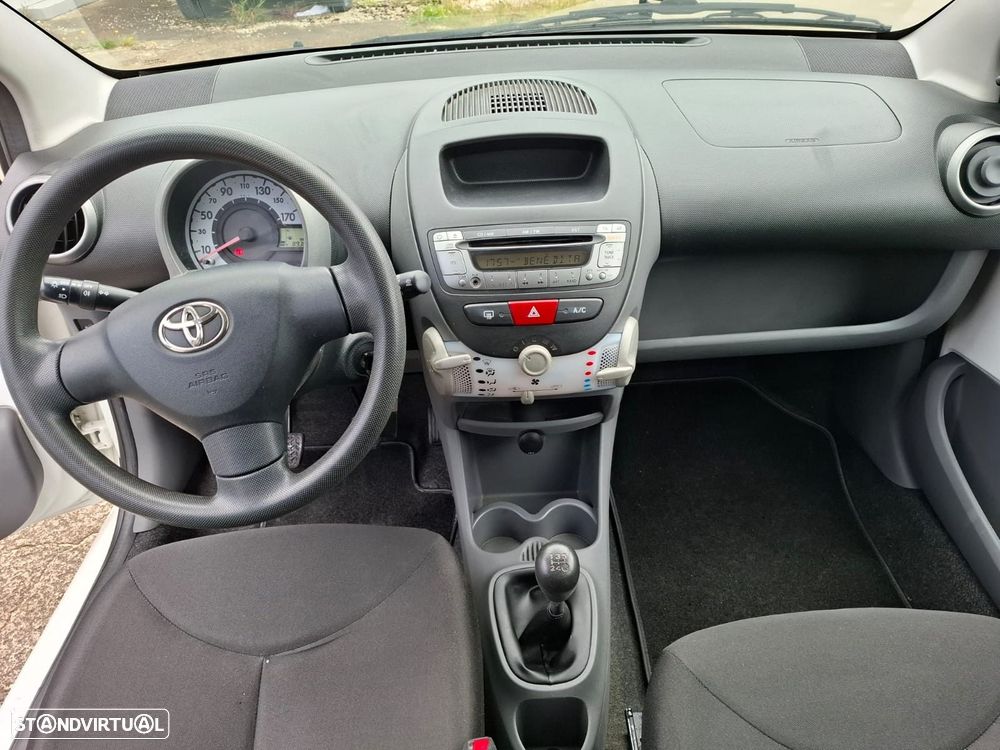 Toyota Aygo 1.0 - 17