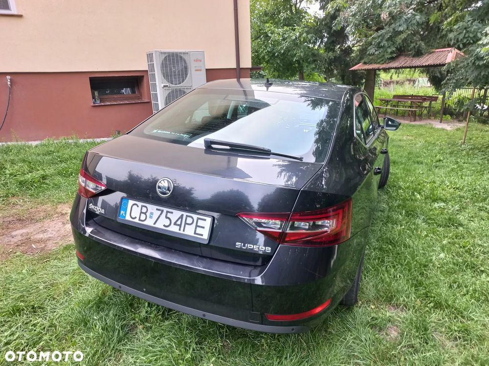 Skoda Superb 2.0 TDI Ambition DSG - 5