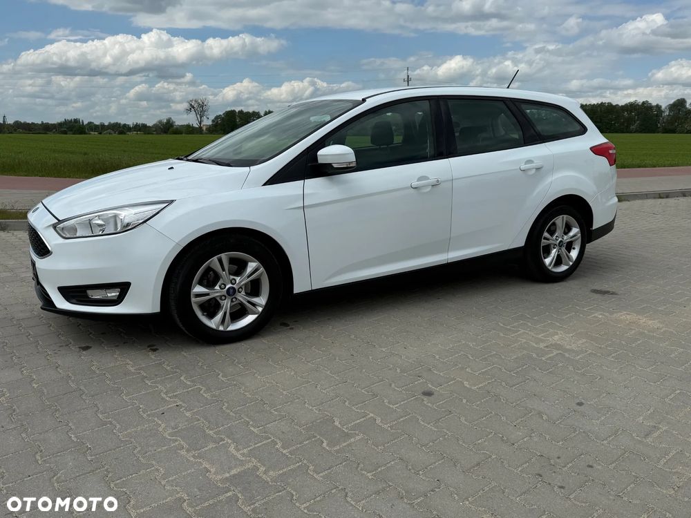 Ford Focus 1.5 TDCi DPF Start-Stopp-System Ambiente - 11