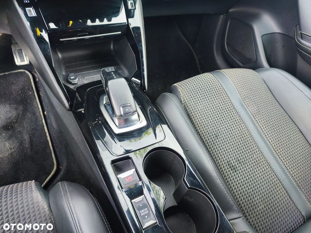 Peugeot 208 PureTech 130 EAT8 GT - 12