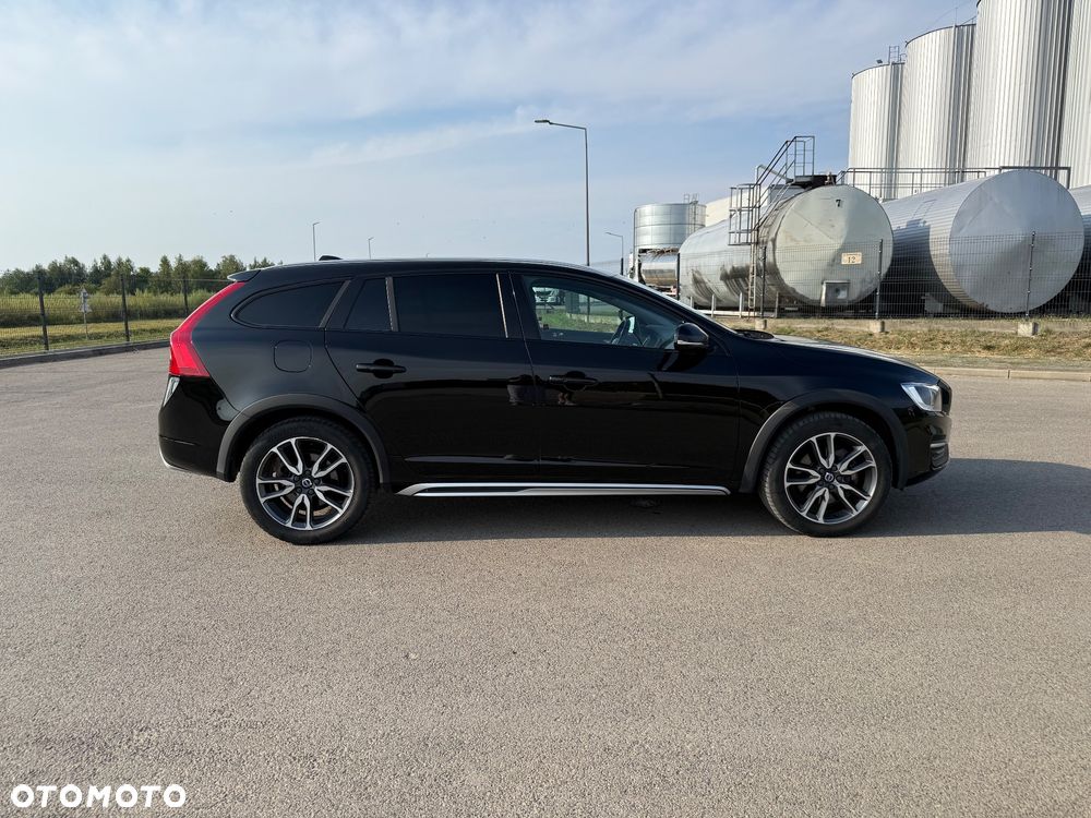 Volvo V60 Cross Country - 24