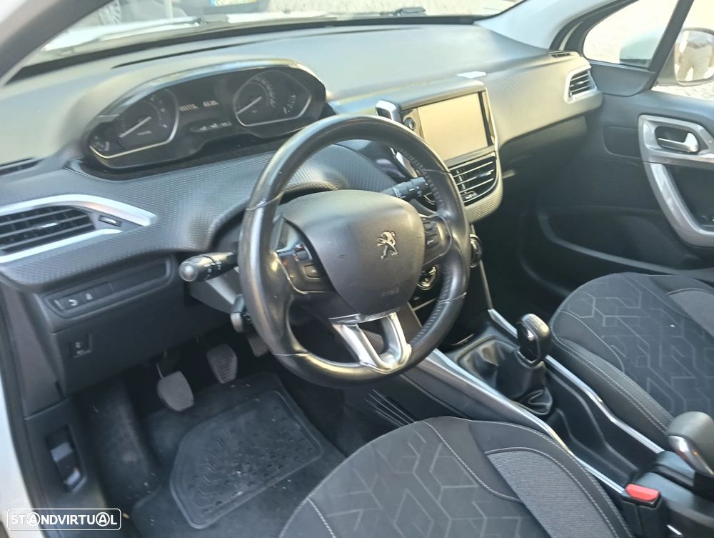 Peugeot 2008 1.6 BlueHDi Style - 25