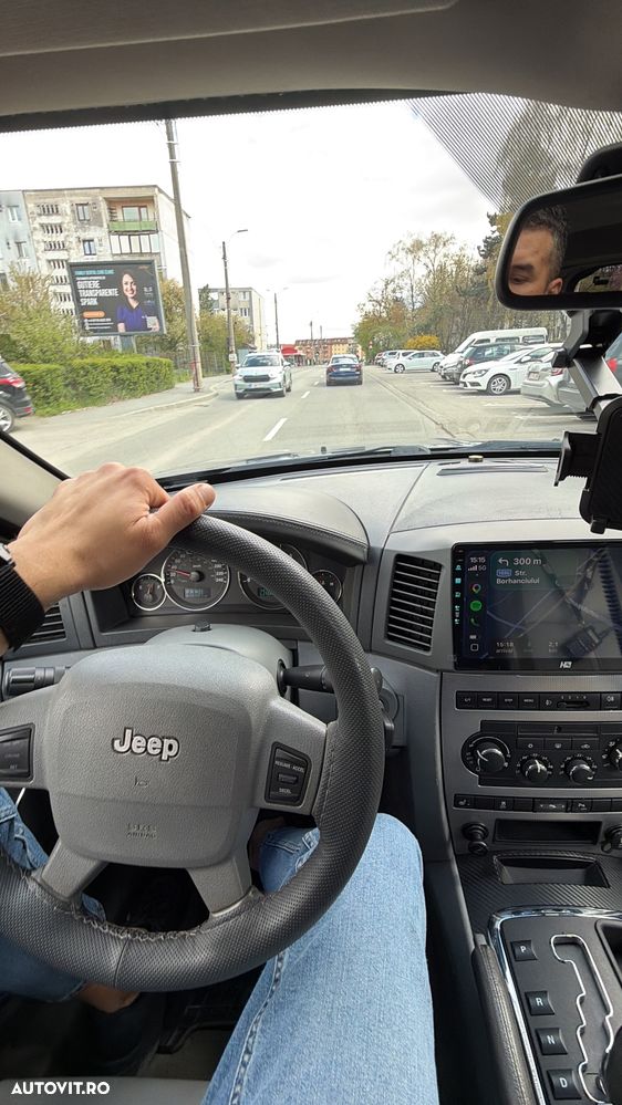 Jeep Grand Cherokee - 23