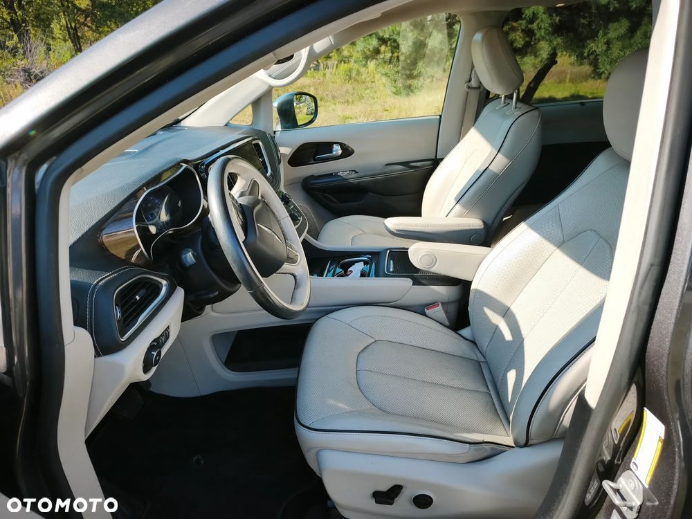 Chrysler Pacifica - 22