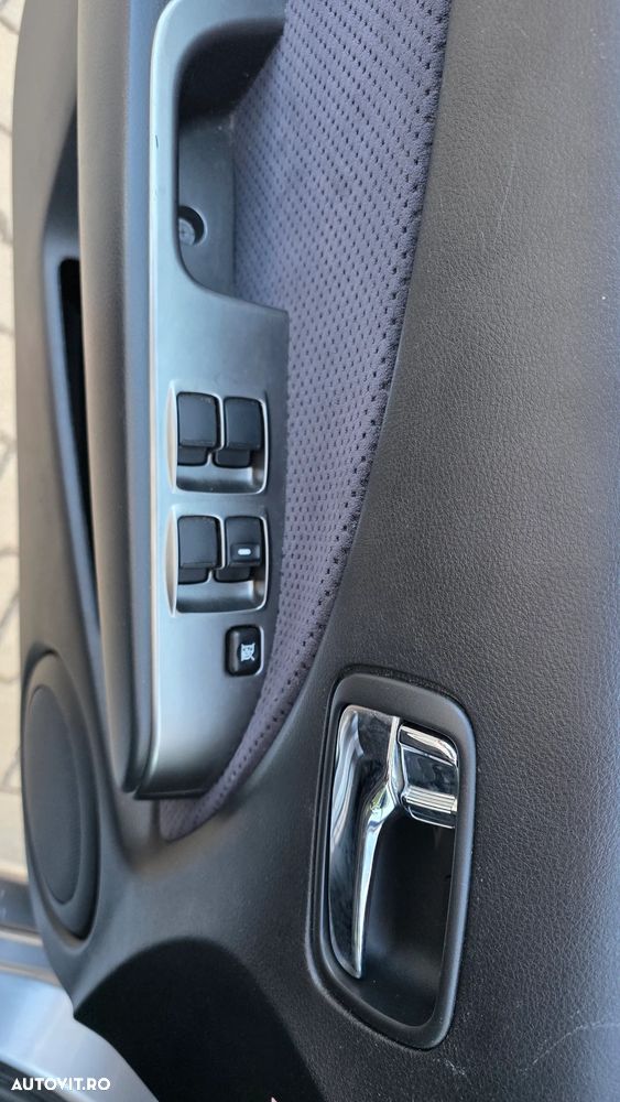 Mitsubishi Outlander - 14