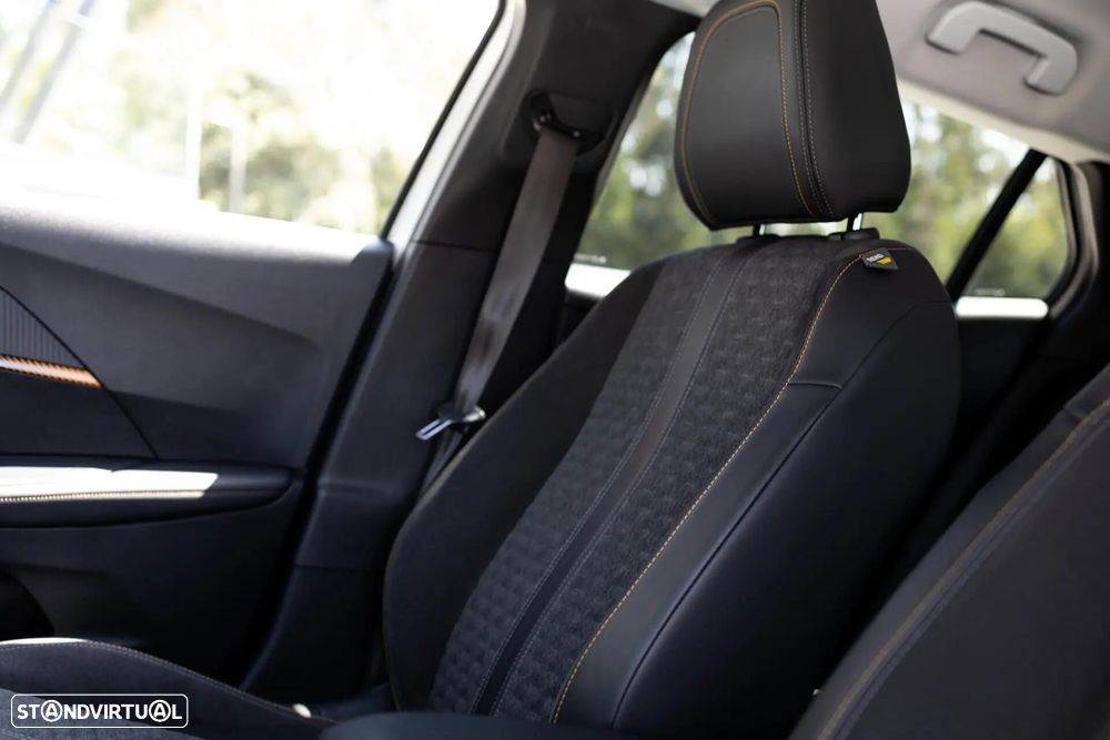 Peugeot e-2008 Allure - 16