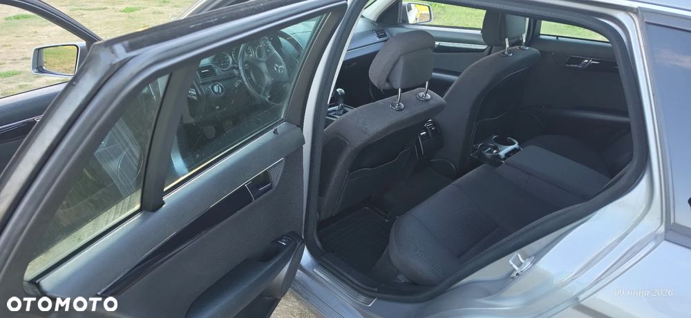Mercedes-Benz Klasa C 180 Kompressor BlueEFFICIENCY Avantgarde - 27