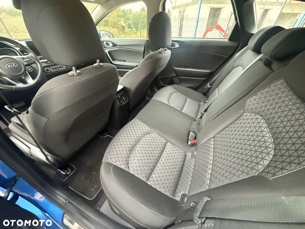Kia Ceed - 10