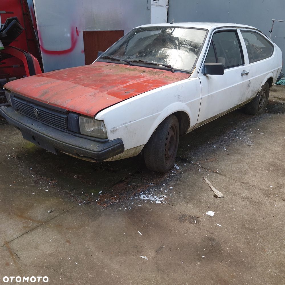 Volkswagen Passat - 1