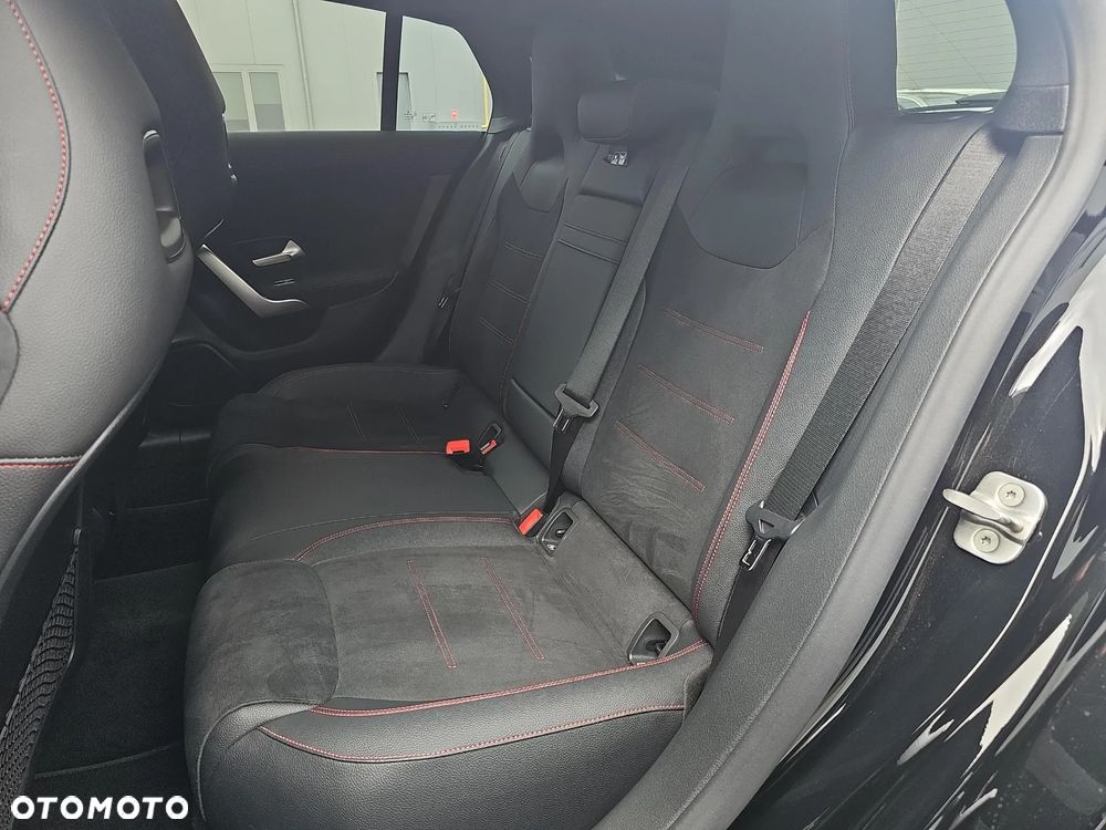 Mercedes-Benz CLA 200 AMG Line 7G-DCT - 11