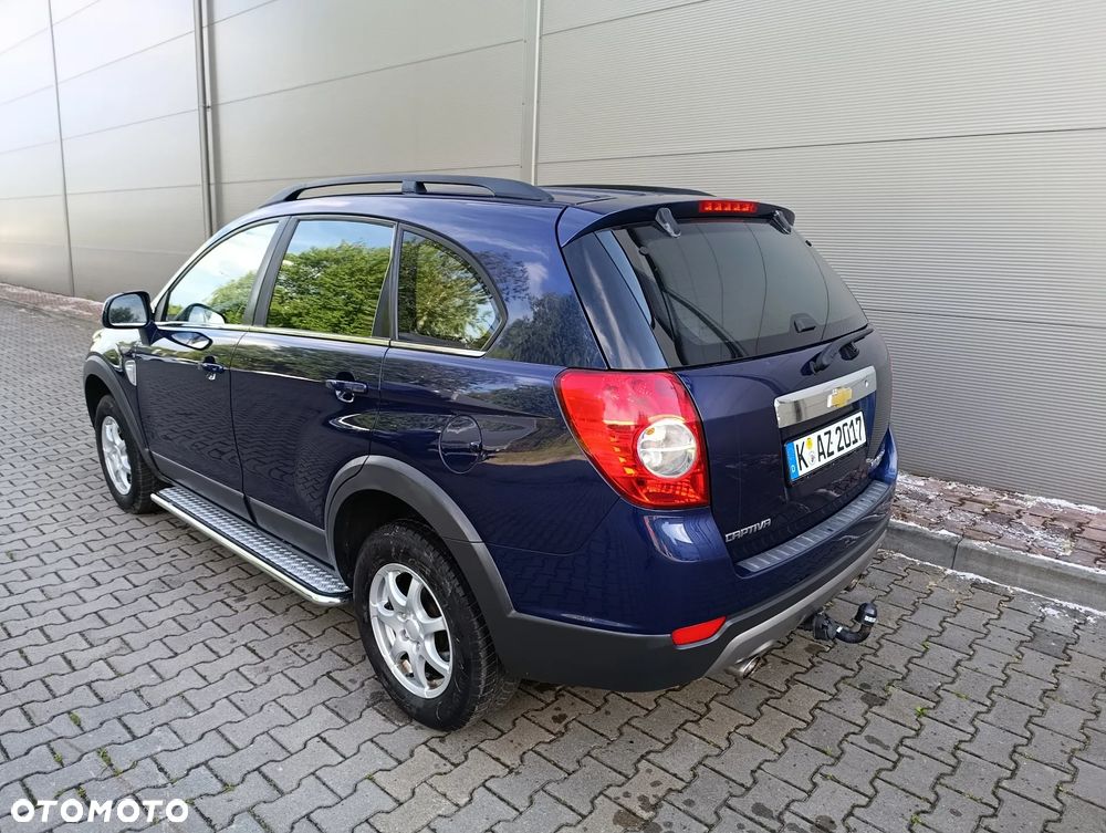 Chevrolet Captiva 2.4 LS 5os - 25