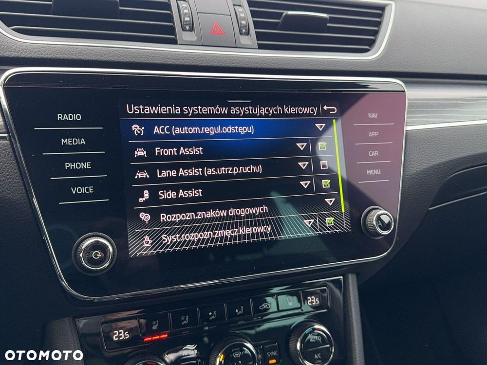 Skoda Superb 2.0 TDI SCR Style DSG - 28