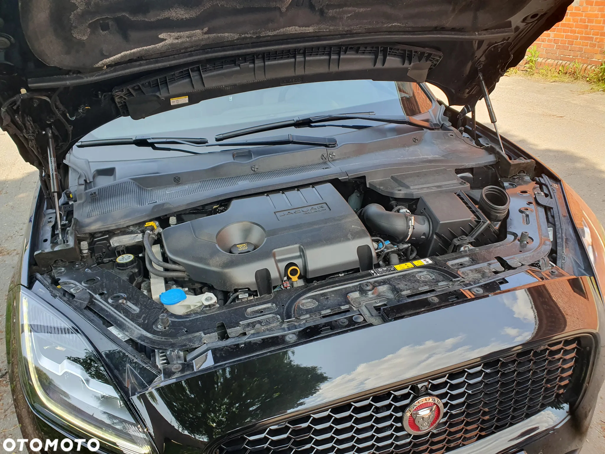 Jaguar E-Pace D150 AWD R-Dynamic HSE - 32