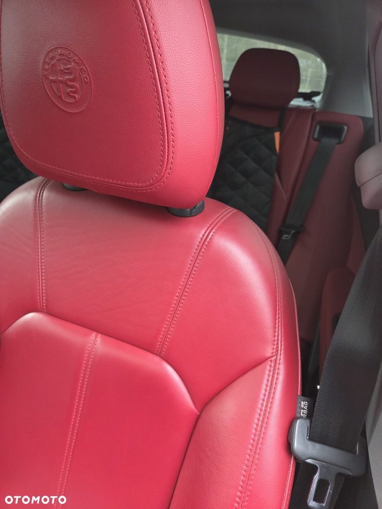 Alfa Romeo Stelvio 2.0 Turbo 16V AT8-Q4 Ti - 4