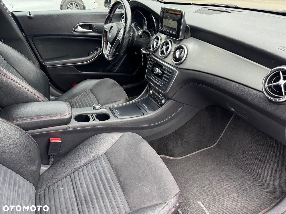 Mercedes-Benz CLA 200 7G-DCT AMG Line - 23