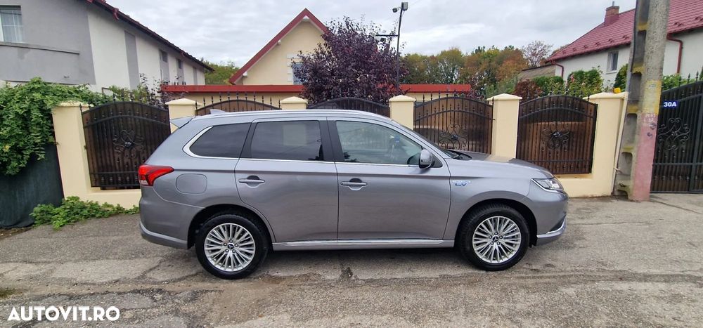 Mitsubishi Outlander 2.4 4WD Plug-In Hybrid Diamant - 30