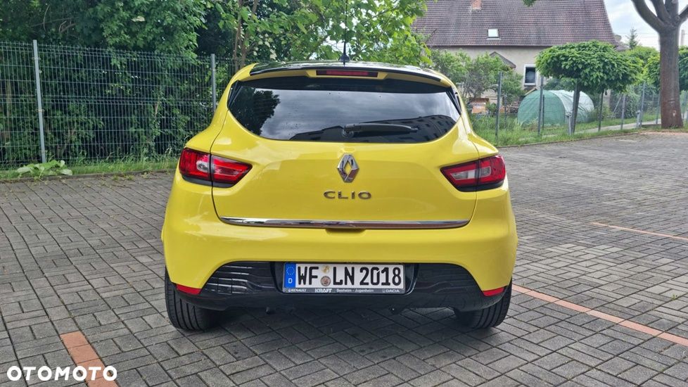 Renault Clio 1.2 16V 75 TomTom Edition - 11