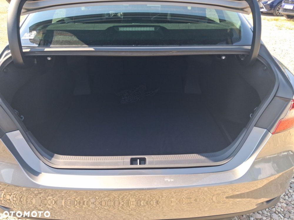 Toyota Camry 2.5 Hybrid Comfort CVT - 12