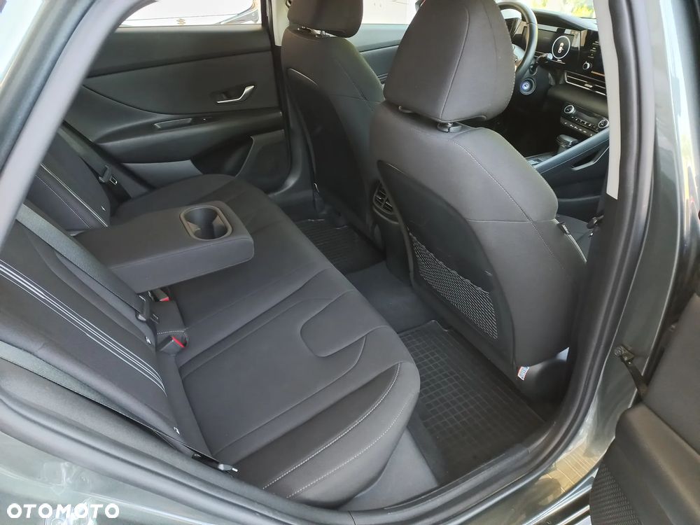 Hyundai Elantra 1.6 Smart CVT - 26