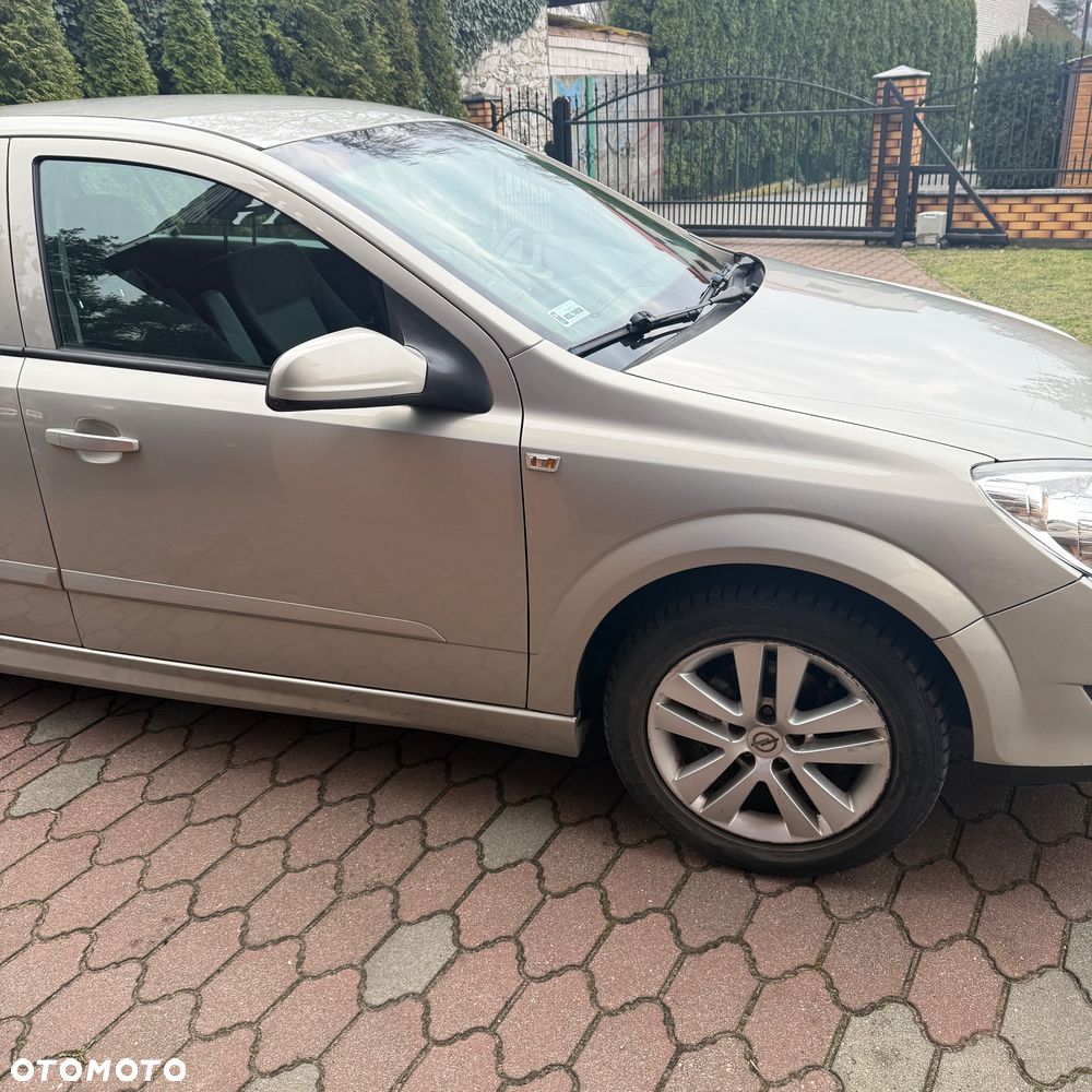 Opel Astra 1.6 Essentia - 2