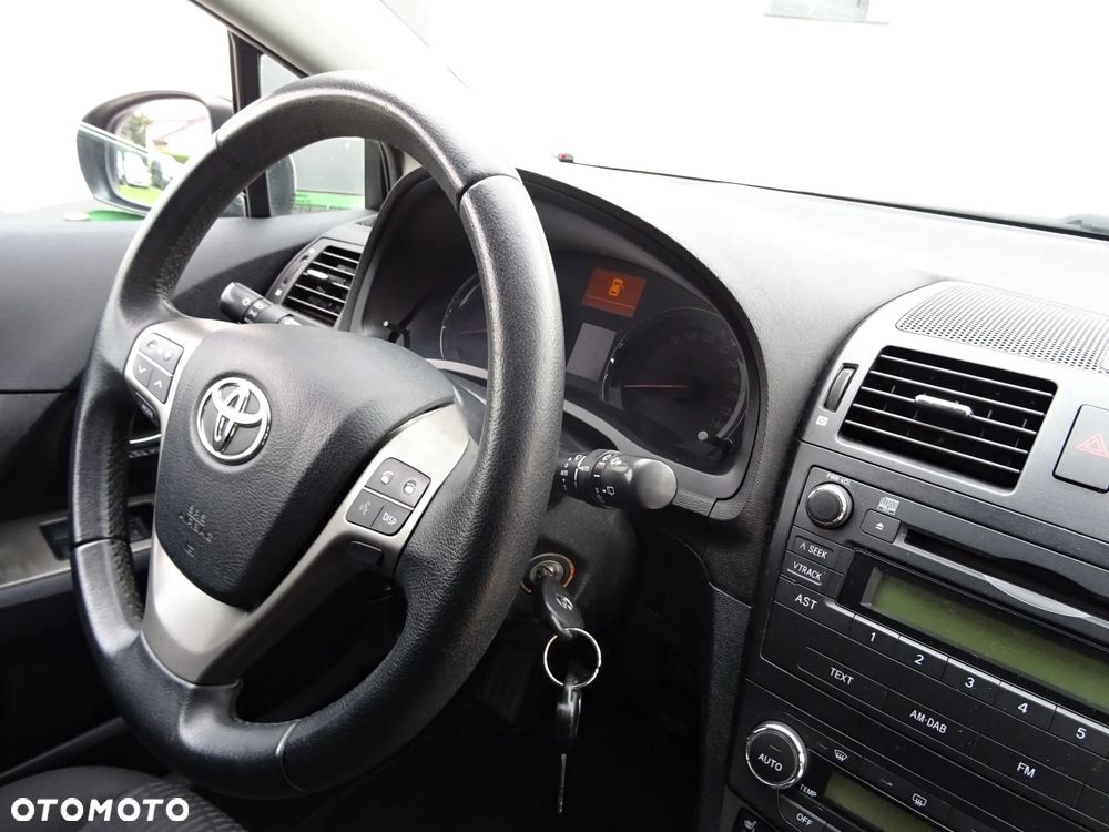 Toyota Avensis - 25
