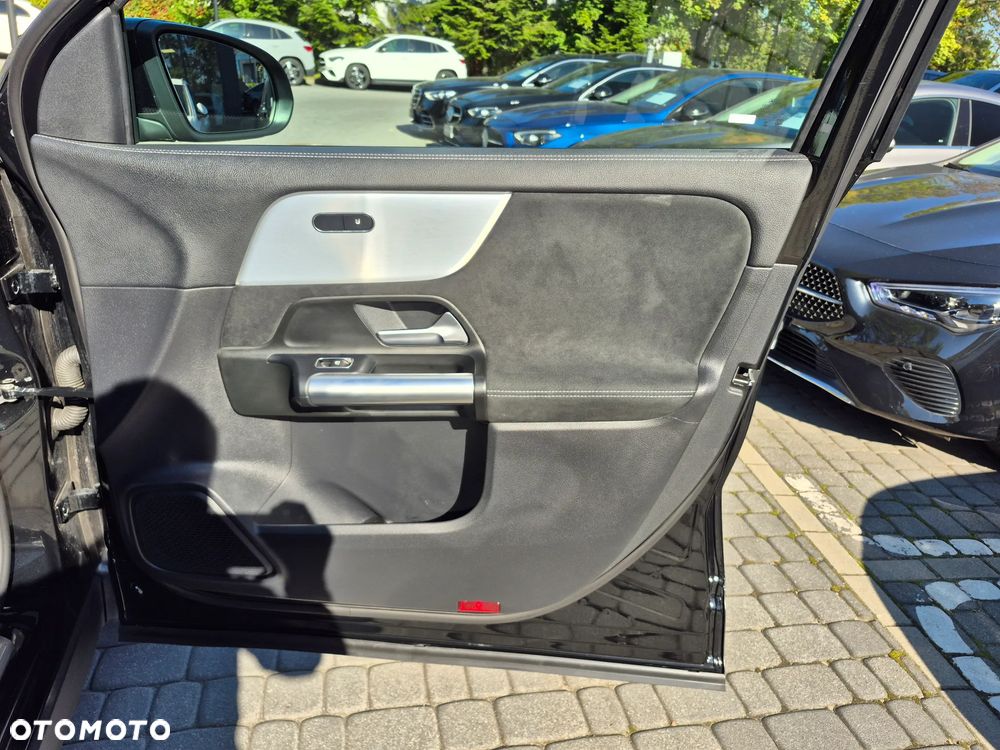 Mercedes-Benz GLA 200 AMG Line - 31