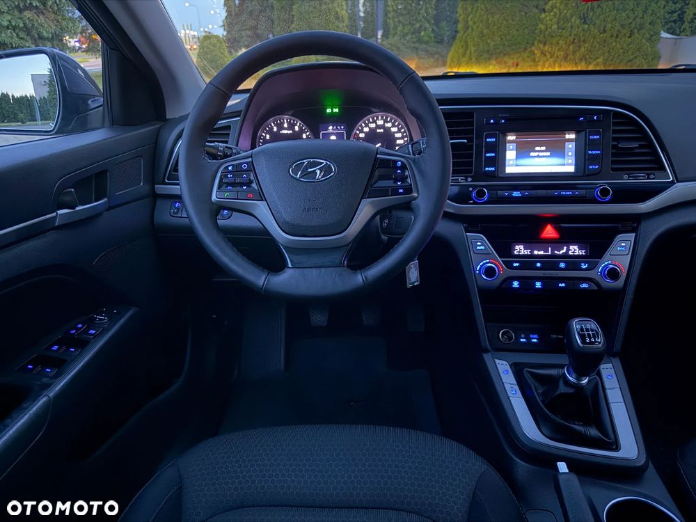 Hyundai Elantra 1.6 Comfort - 14