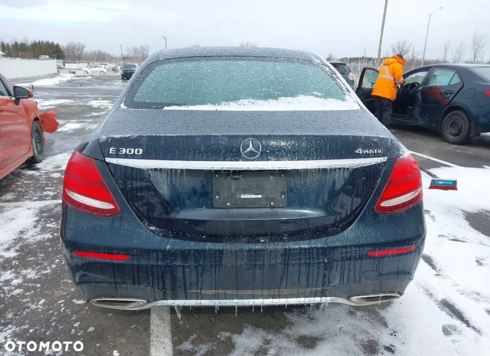 Mercedes-Benz Klasa E 300 9G-TRONIC AMG Line - 4