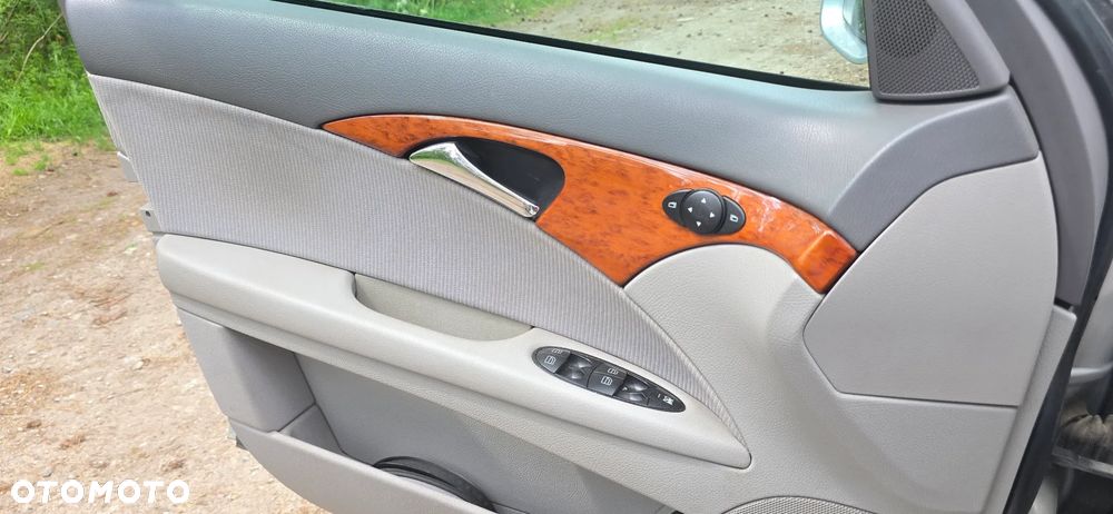 Mercedes-Benz Klasa E 220 CDI Automatik Avantgarde DPF - 4