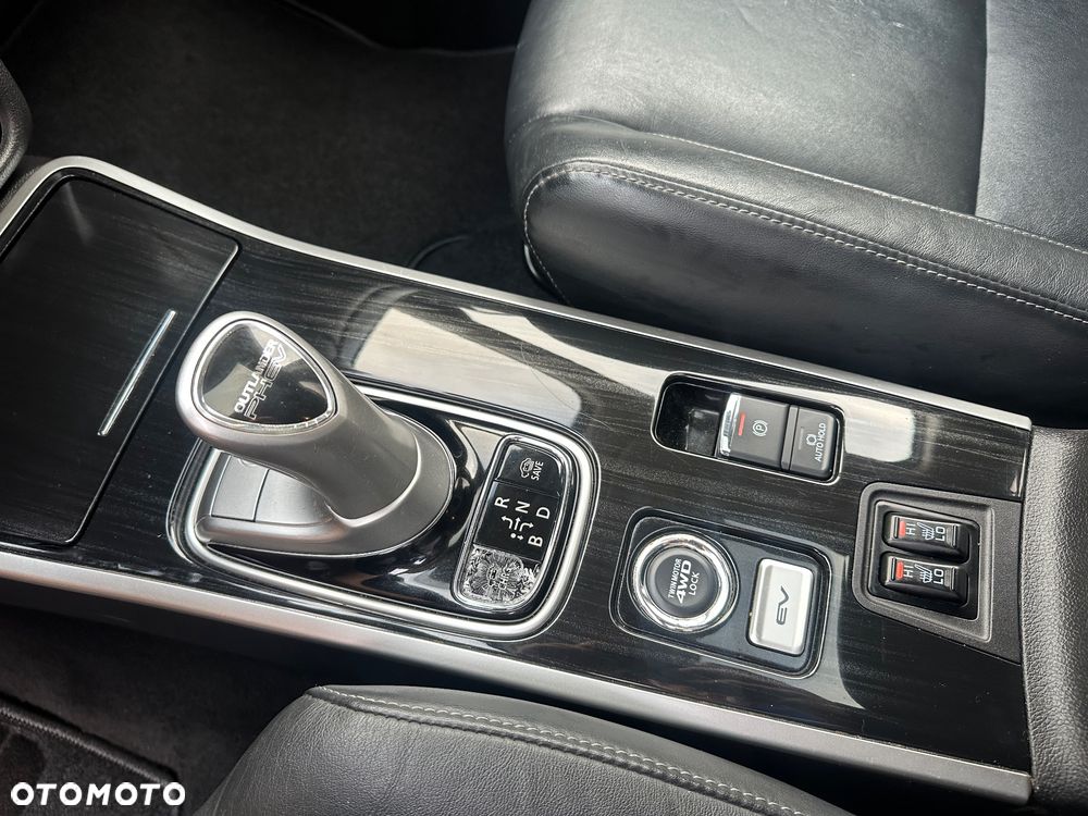 Mitsubishi Outlander 2.0 4WD Top - 26