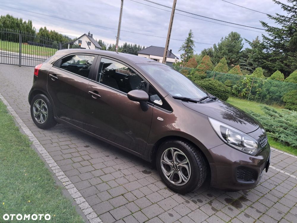 Kia Rio 1.2 L - 3