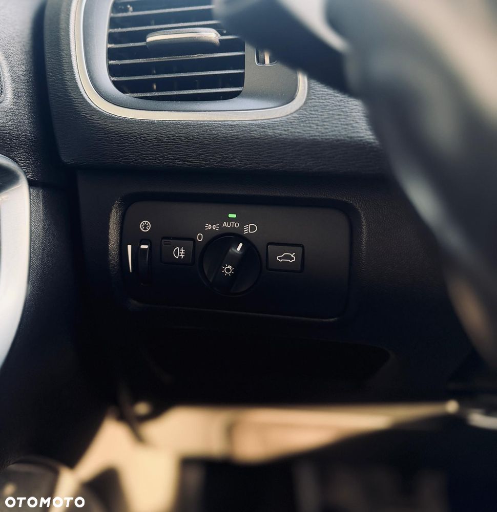 Volvo V40 D2 Drive-E Base - 26