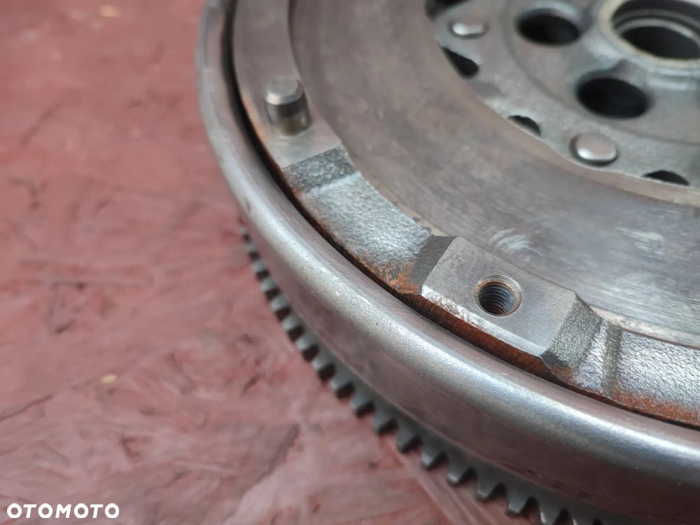 BMW E60LCI / E82 / E81 / E88 / E90 / E91 / E92 / E93 ORYGINALNE KOŁO DWUMASOWE / KOŁO ZAMACHOWE DO SILNIKÓW GAMY N43 / N46 ( 1.8i / 2.0i ) MARKI LUK O NR. 21 20 7 560 876 OEM SPRAWNE W 100% - 8