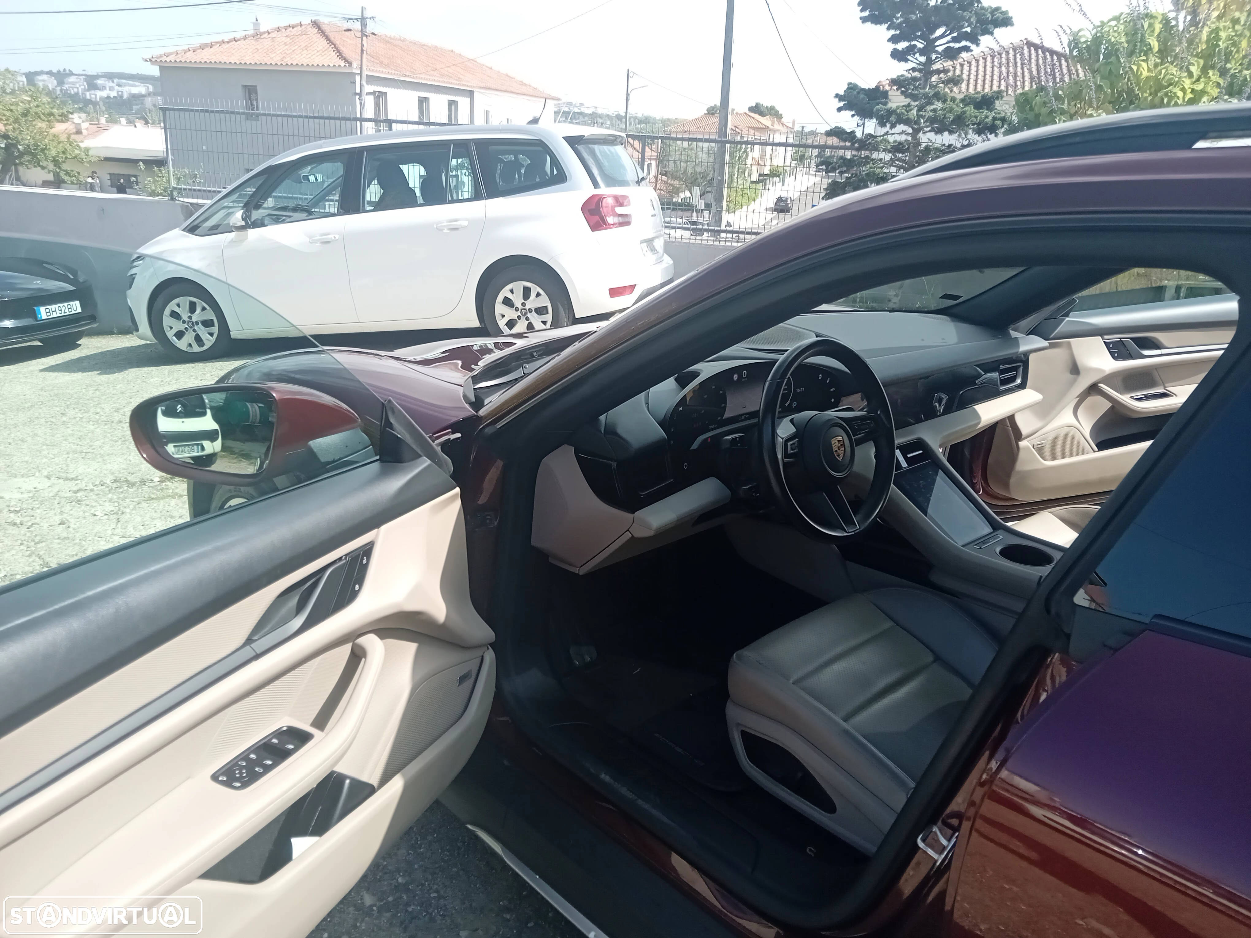 Porsche Taycan Cross Turismo 4 - 18