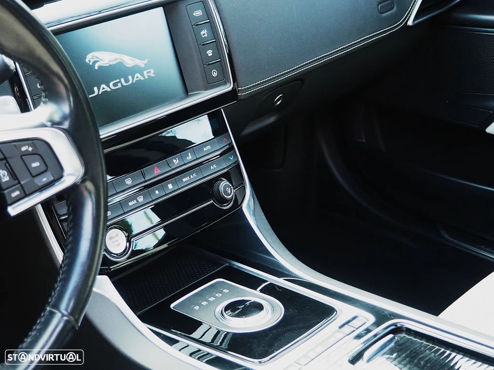 Jaguar XE 20d Aut. R-Sport - 16