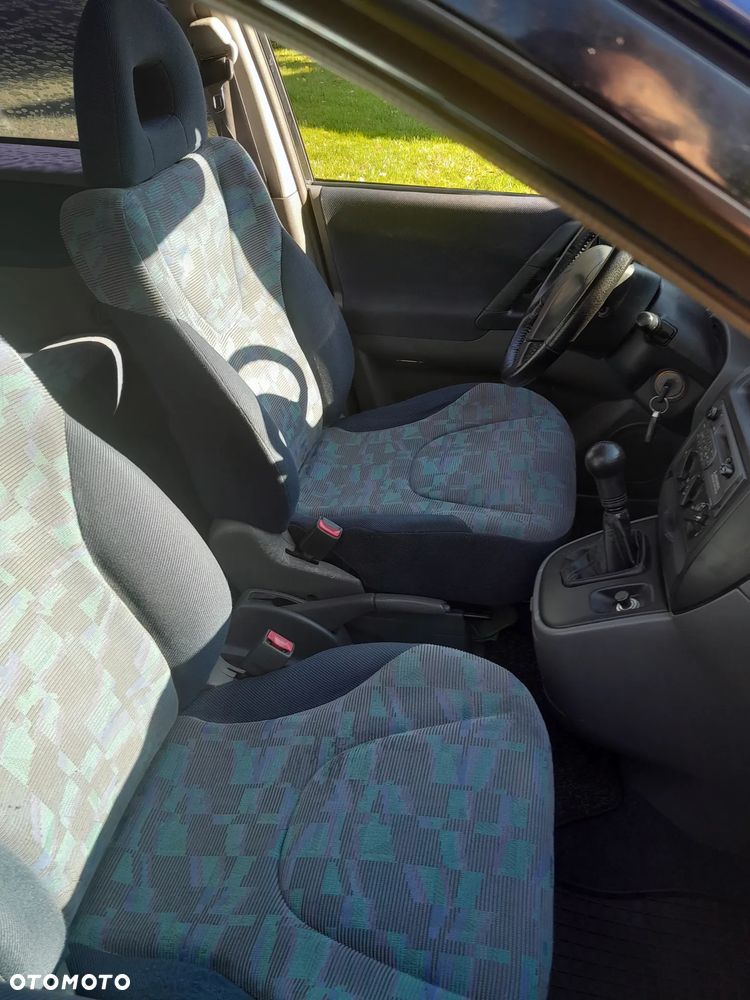 Mitsubishi Space Runner - 6