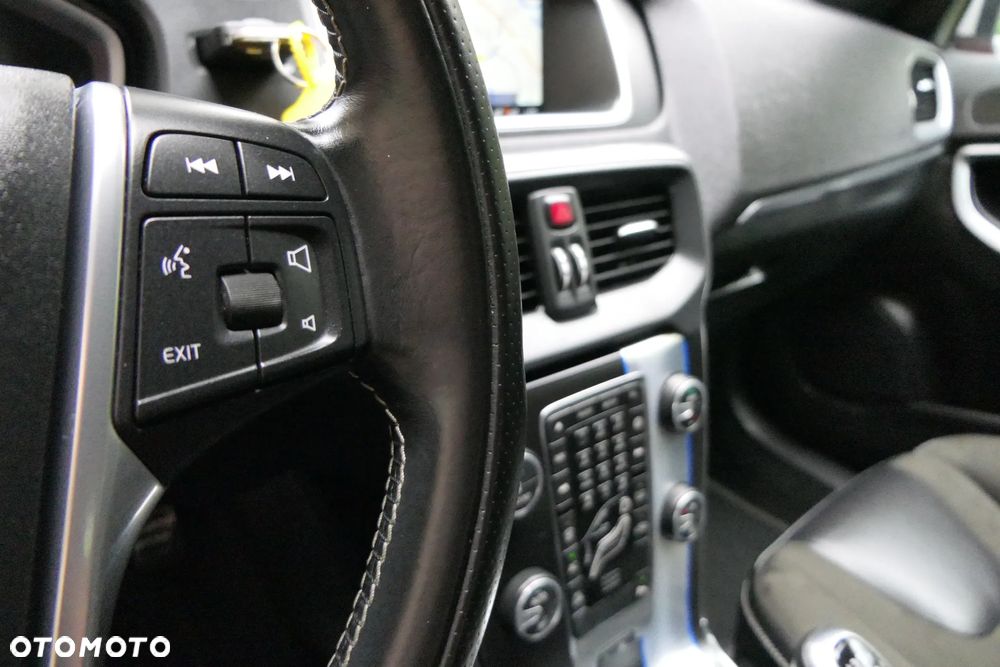 Volvo V40 D2 Drive-E R-Design Momentum - 25